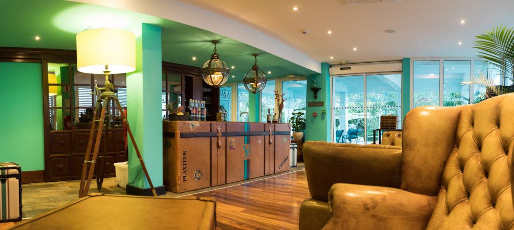 Photo panoramique du bar "Le Planteur" à l'hôtel & SPA Villa Delisle ****